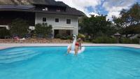 A piscina localizada em Ferienwohnung Aigner im Salzburger Lungau ou nos arredores