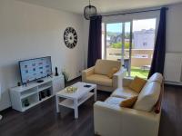 Televízia a/alebo spoločenská miestnosť v ubytovaní Bel appartement 2 chambres ,résidence privée