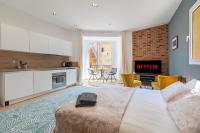 Kuchnia lub aneks kuchenny w obiekcie SPACIEUX STUDIO HAUT PLAFOND PROCHE MONACO