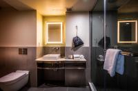 Ein Badezimmer in der Unterkunft La Quinta by Wyndham Time Square South
