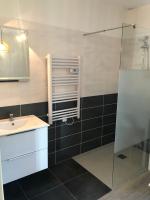Łazienka w obiekcie Maison 8 personnes Biscarrosse bourg