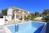Bazén v ubytovaní Family-friendly apartments with swimming pools Razanj, Rogoznica - 17867 alebo v jeho blízkosti