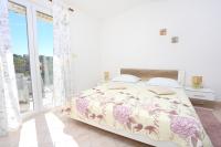 Posteľ alebo postele v izbe v ubytovaní Family-friendly apartments with swimming pools Razanj, Rogoznica - 17867