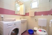 Kúpeľňa v ubytovaní Family-friendly apartments with swimming pools Razanj, Rogoznica - 17867