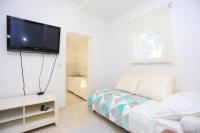 Posteľ alebo postele v izbe v ubytovaní Family-friendly apartments with swimming pools Razanj, Rogoznica - 17867