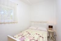 Posteľ alebo postele v izbe v ubytovaní Family-friendly apartments with swimming pools Razanj, Rogoznica - 17867