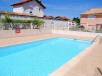 Bazén v ubytovaní Maison rénovée avec piscine, parking privé et proche plage à Marseillan - FR-1-387-185 alebo v jeho blízkosti