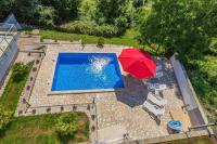 Bazén v ubytovaní Luxury villa with a swimming pool Icici, Opatija - 17959 alebo v jeho blízkosti