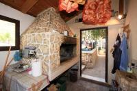 Kuchyňa alebo kuchynka v ubytovaní Family friendly seaside apartments Dingac - Borak, Peljesac - 18060