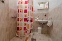 Kúpeľňa v ubytovaní Family friendly seaside apartments Dingac - Borak, Peljesac - 18060