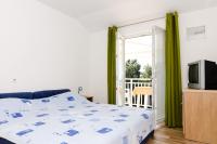 Posteľ alebo postele v izbe v ubytovaní Family friendly seaside apartments Dingac - Borak, Peljesac - 18060