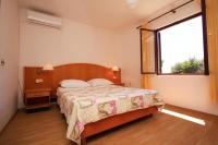Posteľ alebo postele v izbe v ubytovaní Family friendly seaside apartments Dingac - Borak, Peljesac - 18065