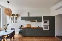 A kitchen or kitchenette at Dembi at the Great City Park