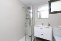 A bathroom at LivinMálaga Los Álamos Suites II