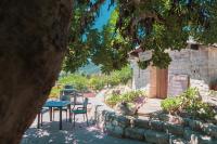A garden outside B&B La Scapola