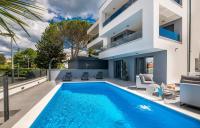 Bazén v ubytování Family-friendly apartments with swimming pools Vantacici, Krk - 19303 nebo v jeho okolí