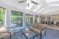 Large vacation home! 3 level 8 beds - Housity