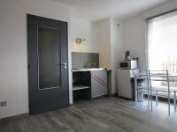 Kuchnia lub aneks kuchenny w obiekcie Logement type studio 1 piece proche zénith