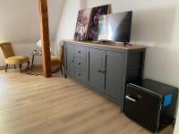 Telewizja i/lub zestaw kina domowego w obiekcie Zamkowa 4