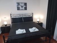 A bed or beds in a room at A&C GUEST BLACK DIAMOND