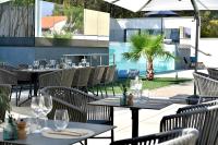 Bazén v ubytování Le Meez nebo v jeho okolí