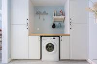 Kuchyň nebo kuchyňský kout v ubytování Le Méditarranéen de COUP DE COEUR APPARTEMENTS