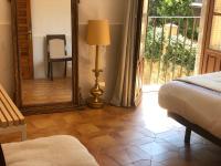 Posteľ alebo postele v izbe v ubytovaní Apartamentos Toledo Casa Galería de los Aljibes