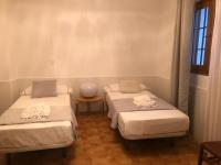 Posteľ alebo postele v izbe v ubytovaní Apartamentos Toledo Casa Galería de los Aljibes