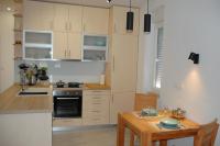Kuchyňa alebo kuchynka v ubytovaní Apartman Vrhovec