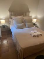 Postel nebo postele na pokoji v ubytování APARTAMENTOS TURÍSTICOS, PONCE DE LEÓN, Deluxe