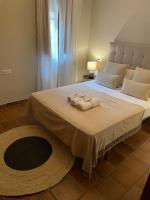 Postel nebo postele na pokoji v ubytování APARTAMENTOS TURÍSTICOS, PONCE DE LEÓN, Deluxe