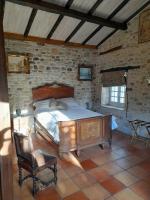 Posteľ alebo postele v izbe v ubytovaní La petite maison bleue avec piscine