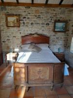 Posteľ alebo postele v izbe v ubytovaní La petite maison bleue avec piscine