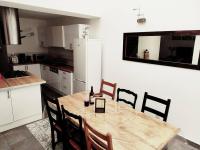 Kuchnia lub aneks kuchenny w obiekcie Superbe maison rénovée avec agréable jardin