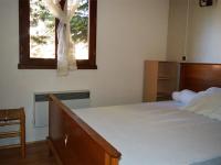 Łóżko lub łóżka w pokoju w obiekcie Appartement cosy avec mezzanine et parking, proche des pistes - FR-1-592-47