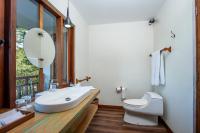 Tira Vilagna Suites & Spaにあるバスルーム