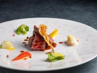 Jídlo v hotelu nebo okolí