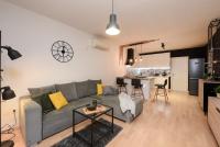 Kuchyňa alebo kuchynka v ubytovaní L&R luxury apartment- free parking