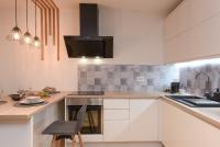 Kuchyňa alebo kuchynka v ubytovaní L&R luxury apartment- free parking