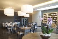 Reštaurácia alebo iné gastronomické zariadenie v ubytovaní Hotel & Residence Villa Bartolomea