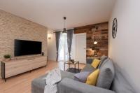 Televízia a/alebo spoločenská miestnosť v ubytovaní L&R luxury apartment- free parking