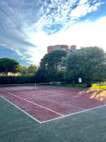 Tenis a/nebo squash v ubytování Grup D'Aro Apartment nebo okolí
