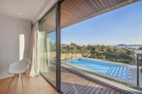 Bazén v ubytování Villas Boquer deluxe nebo v jeho okolí
