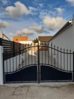 Budova, v ktorej sa dovolenkový dom nachádza
