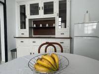 A kitchen or kitchenette at Low Island House