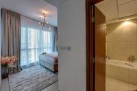 Durrani Homes - Luxe Living with Burj Khalifa and Fountain View - third room without partitionにあるバスルーム