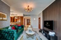 Durrani Homes - Luxe Living with Burj Khalifa and Fountain View - third room without partitionにあるテレビまたはエンターテインメントセンター
