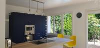 Kuchnia lub aneks kuchenny w obiekcie Superb contemporary 2 bed villa +private pool