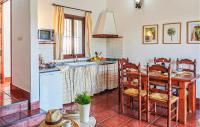 Kuchyň nebo kuchyňský kout v ubytování Awesome Home In Estepa With Kitchenette