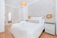 A bed or beds in a room at Victoria City Center Apartment
